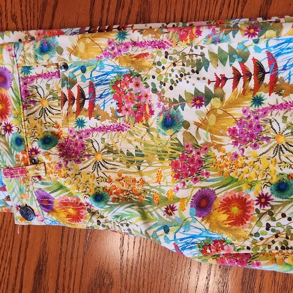 J. CREW Toothpick pants. Size 28. Ankle length. Really fun spring pattern. - Picture 7 of 7